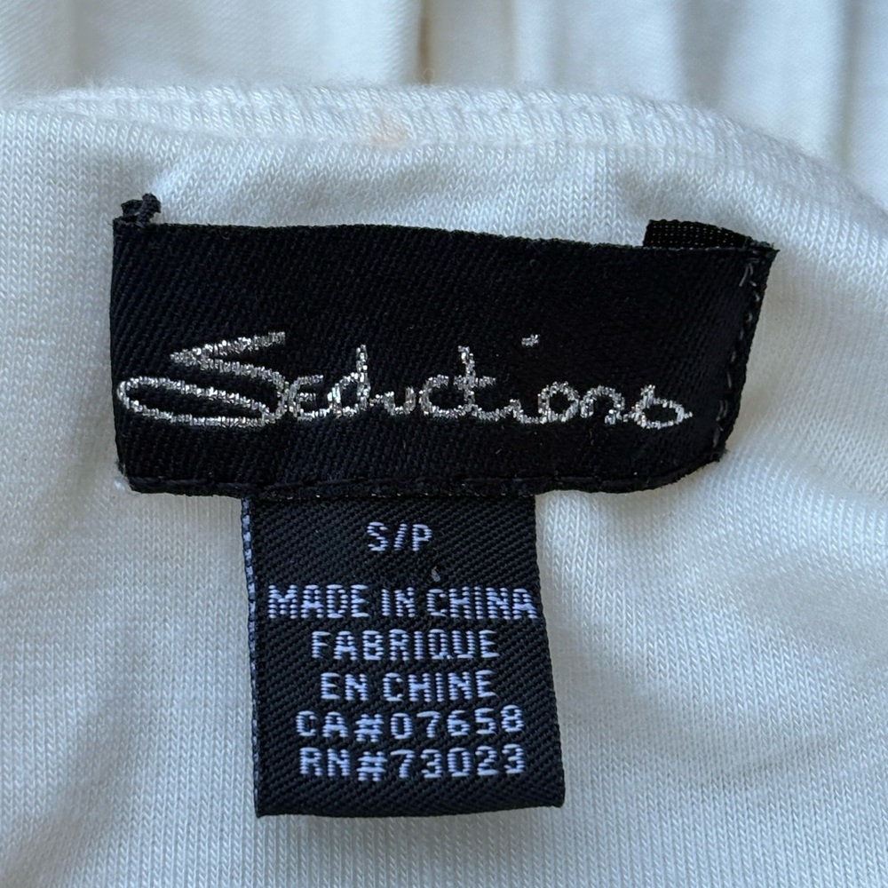 Chic White Blouse with Black Halter Straps - Picture 14 of 16
